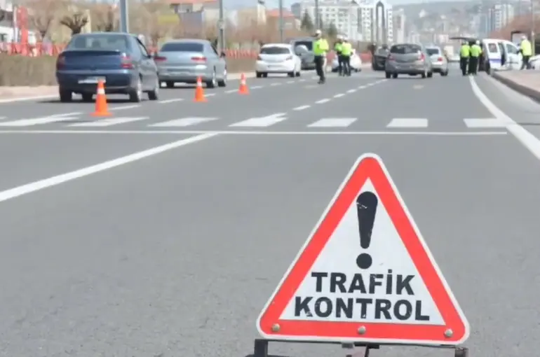 Bakan Yerlikaya: Emniyet birimlerimiz 2️ Milyon 8️2️3️ bin 8️5️9️ aracı denetledi!