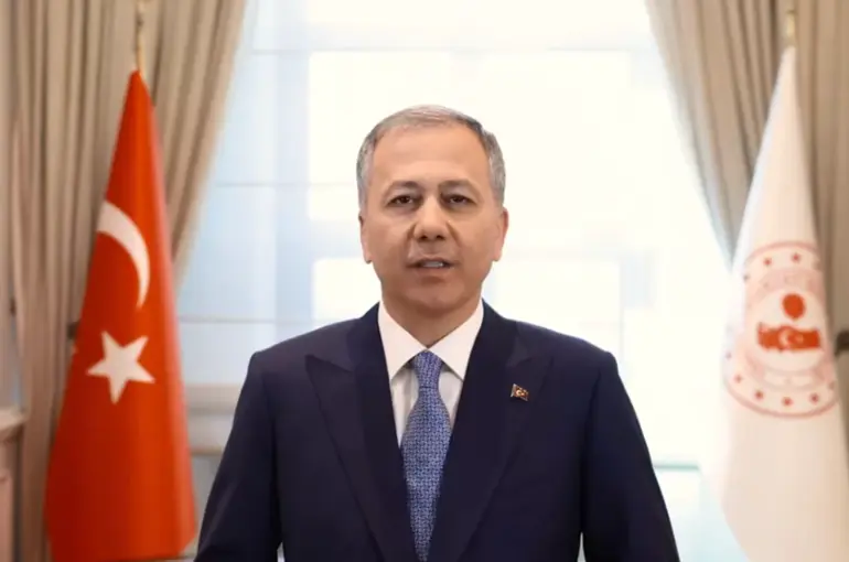 Bakan Yerlikaya :Firari Suçlularla Mücadelemiz Bayram Tatilinde de Devam Ediyor!