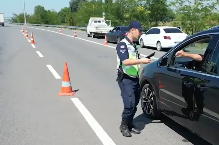 Bakan Yerlikaya: Trafik Ekiplerimizce 2️ Milyon 4️8️8️ bin 2️6️4️ araç denetlendi!