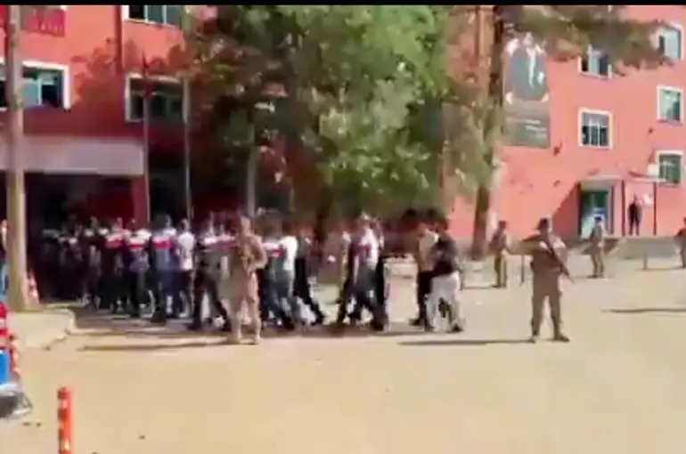 Bakan Yerlikaya:"KUYU-6" Operasyonlarında 6️ Ayrı Organize Suç Örgütü Çökertildi!