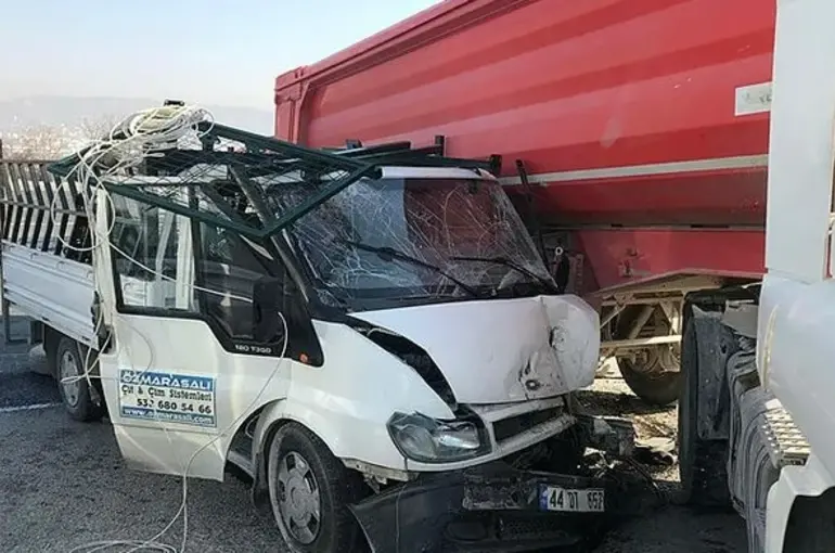 Bakan Yerlikaya:Tatilin ilk 5 gününde 38 vatandaşımız trafik kazasında hayatını kaybetti