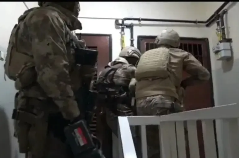 Bakanı Yerlikaya: Uyuşturucu Tacirlerinin Enselerindeyiz! 46 ilde Narkoçelik-2 operasyonu! 227 şüpheli yakalandı!