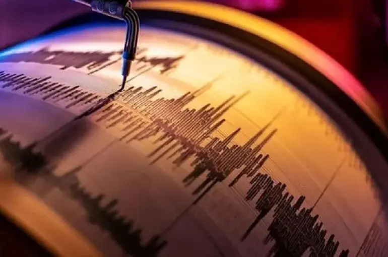 Balıkesir Sındırgı’da 4.9’luk Deprem Panik Yarattı: Ekipler Sahada