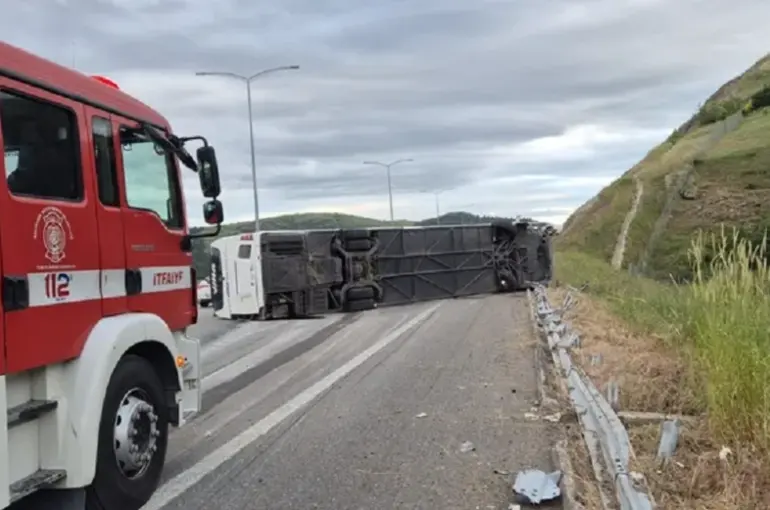 Balıkesir’de Yolcu Otobüsü Faciası: 38 Kişi Yaralandı