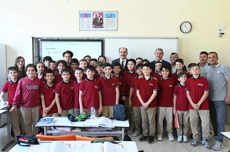 Başkan Altay 3 Farklı Okulda Öğrencilerle Buluştu