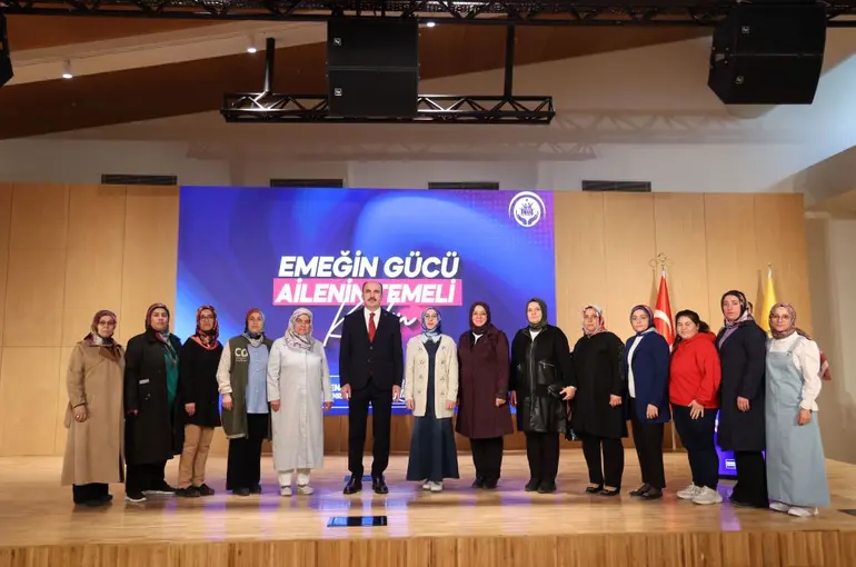 Başkan Altay “Aile Yılı” Kapsamında İlçelerden Gelen Kadınlarla Buluştu