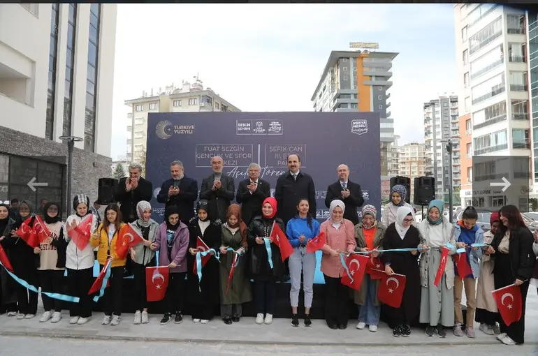 Başkan Altay Fuat Sezgin Gençlik Merkezi ile Şefik Can Parkı 3. Etabının açılışını yaptı 