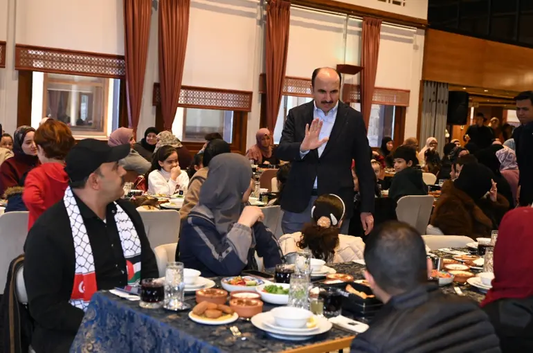 Başkan Altay Gazzeli Ailelerle Aynı İftar Sofrasında Buluştu