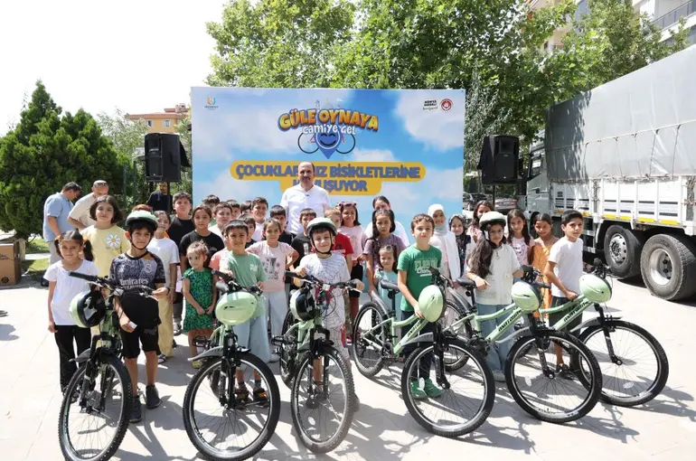 Başkan Altay “Güle Oynaya Camiye Gel” Projesinde Çocukların Sevincine Ortak Oldu