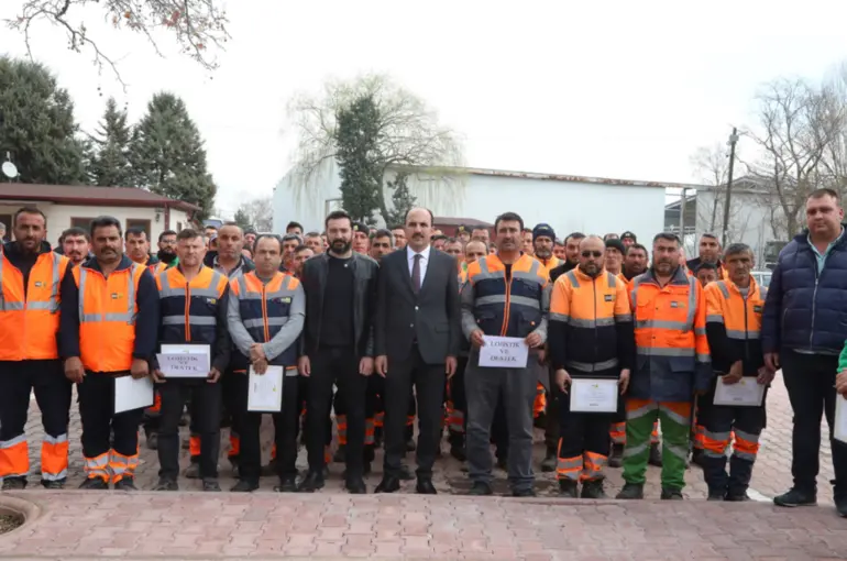 Başkan Altay Hatay’da Görev Yapan Personele Teşekkür Belgesi Takdim Etti