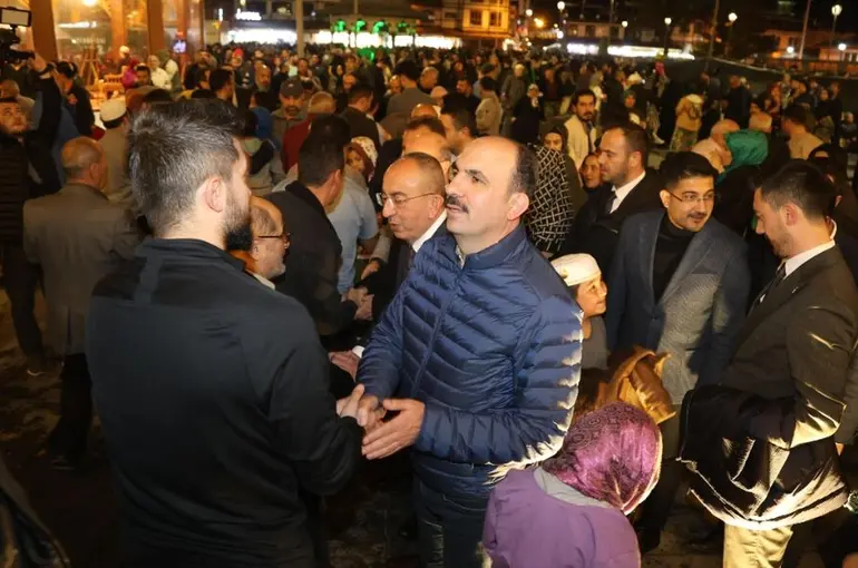 Başkan Altay Konyalıların Kadir Gecesi Coşkusuna Ortak Oldu