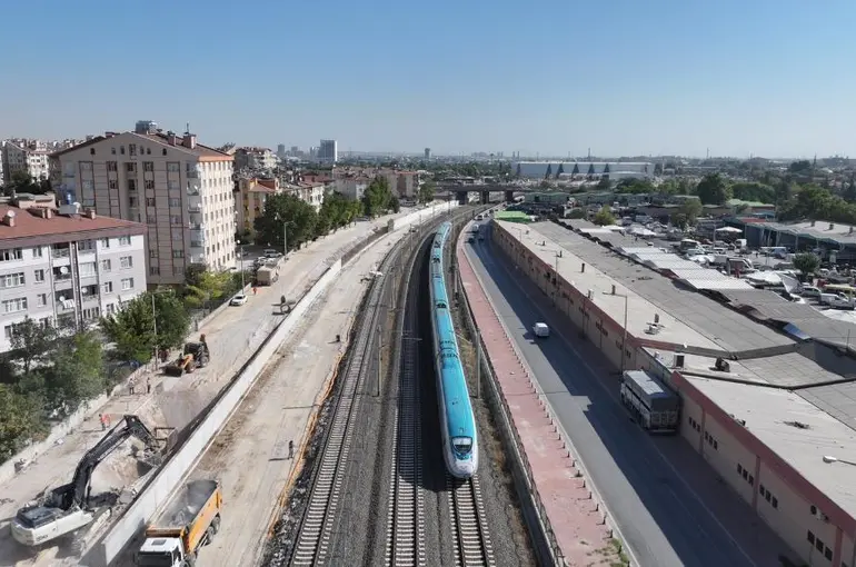 Başkan Altay: “Konyaray Banliyö Hattında Çalışmalar Yarıyı Geçti”