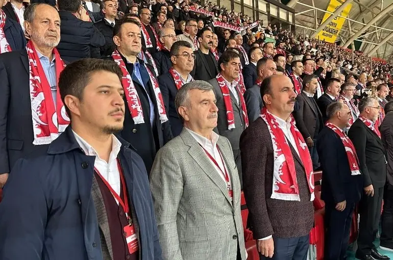 Başkan Altay Milli Takımı ve Konyalı Taraftarları Kutladı