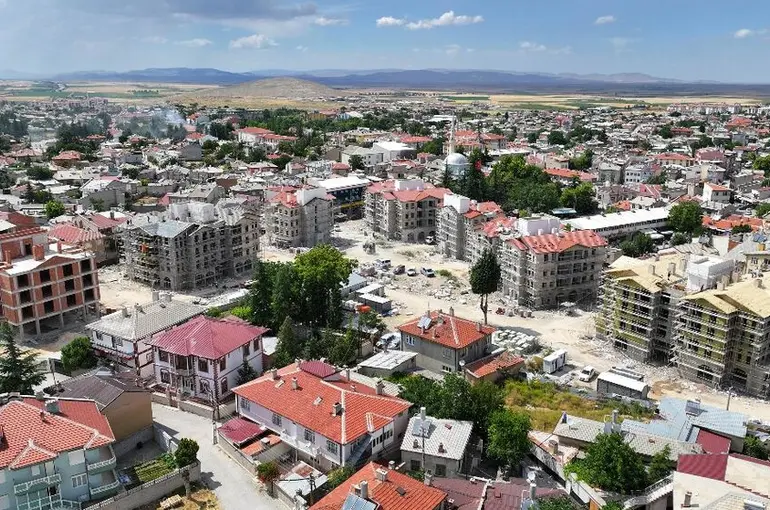 Başkan Altay: “Mimarisiyle Kadınhanı’na Değer Katacak Bir Eser Ortaya Çıkaracağız”