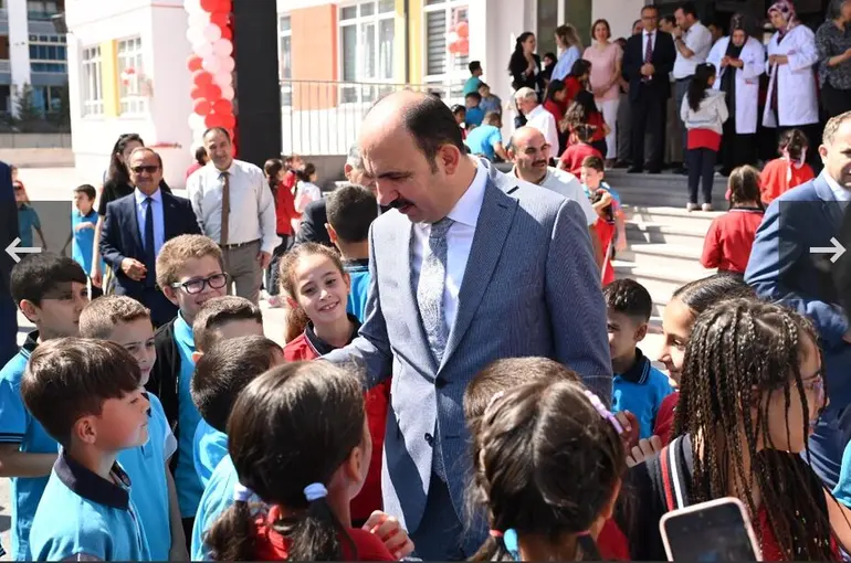 Başkan Altay Okulun İlk Gününde Öğrencilerin Heyecanına Ortak Oldu