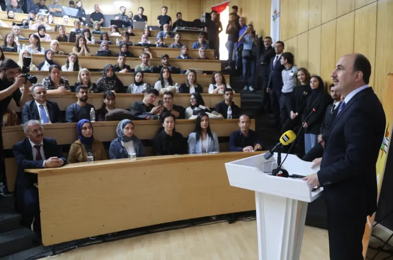 Başkan Altay, SÜ edebiyat fakültesi öğrencileriyle buluştu