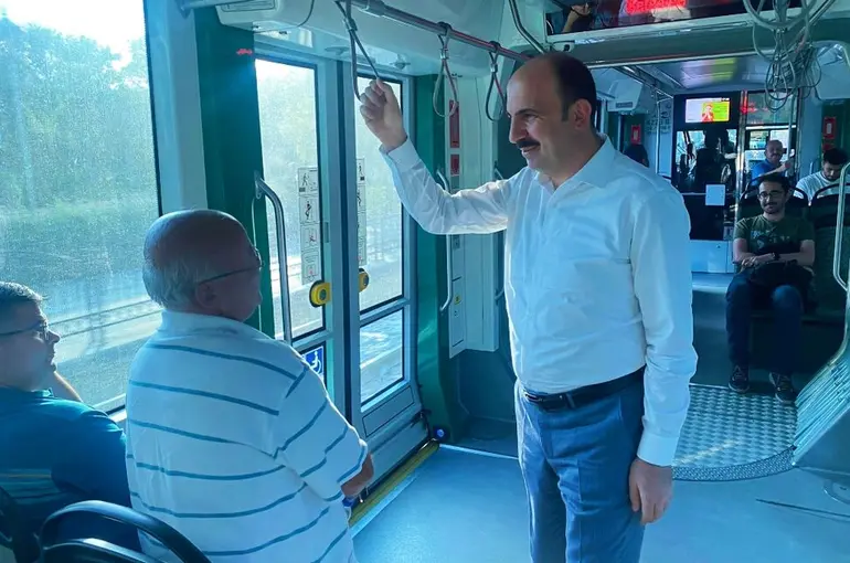 Başkan Altay, Tramvayda Vatandaşlarla Seyahat Etti