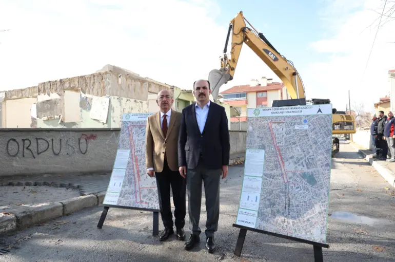 Başkan Altay ve Başkan Kavuş Kamulaştırması Biten Küçük Aymanas Caddesi’nde İncelemelerde Bulundu