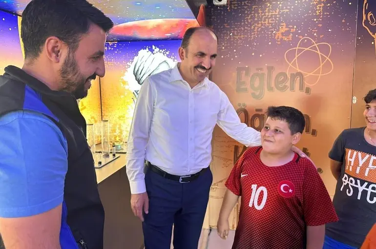 Başkan Altay: “Yeni Bilim Tırımız Çocuklara Bilim Sevgisi Aşılıyor”