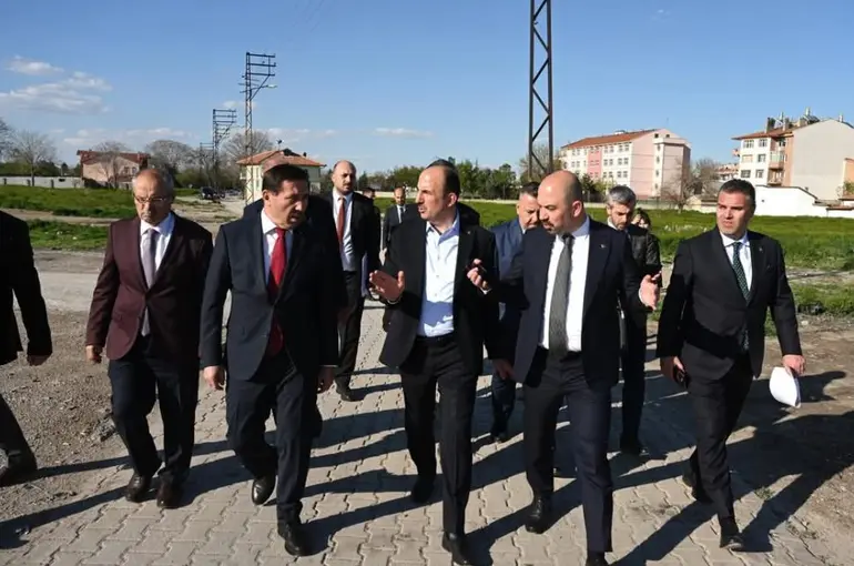 Başkan Altay'dan Akçeşme’de Dönüşüm incelenmesi, Kadınlar Pazarı’nda Esnaf Buluşması