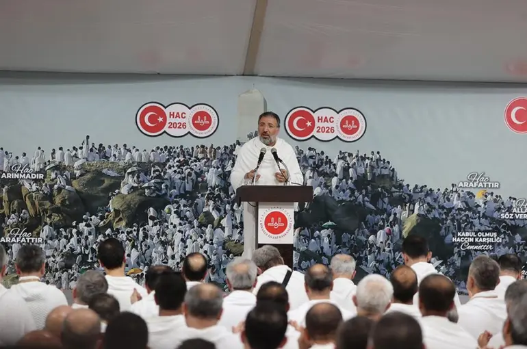 Başkan Arpaguş Arafat’ta Vakfe Duası Yaptı: “Rahmet ve Mağfiret İçin Eller Semaya Kalktı”