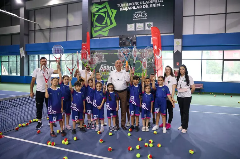 Başkan Kavuş, Meram Yaz Spor Okulu öğrencilerini ziyaret etti