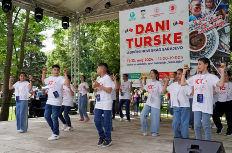 Başkan Pekyatırmacı:"Ecdat yadigarı Bosna'da çocuklarımızın yüzünü güldürdük’’