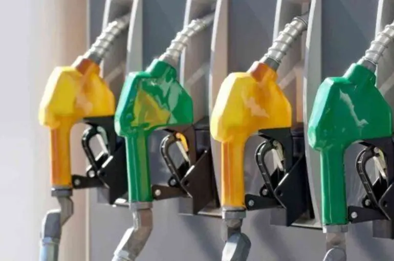 Benzin ve motorine bir zam daha! Benzinin litre fiyatı 26 lirayı aştı!
