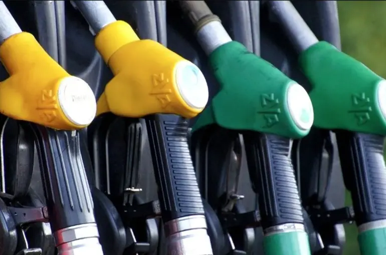 Benzinden sonra motorine de zam geliyor ! Zamlı fiyatlar bu geceden itibaren geçerli olacak