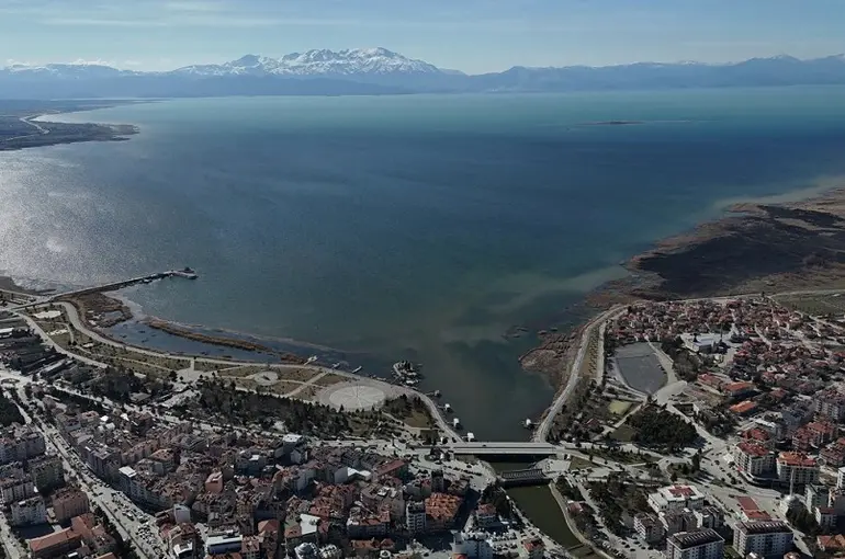 Beyşehir Gölü’nde Tehlike Çanları! Köprü Mühürlendi, Göl Kuruma Noktasında!