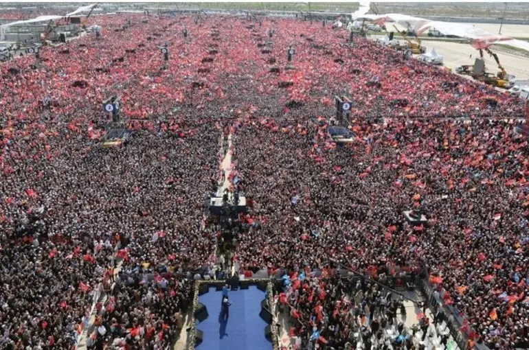 Büyük İstanbul Mitingi'ne kaç kişi katıldı?