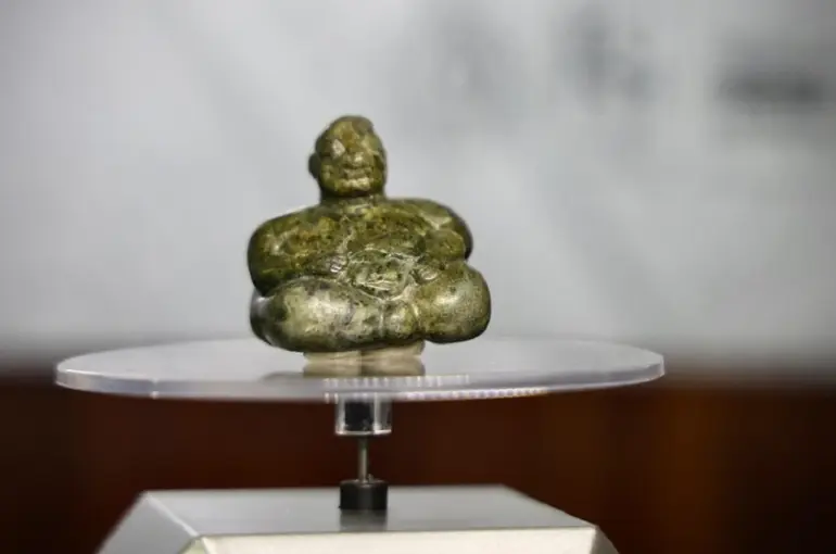 Çatalhöyük’ten Yurt Dışına Kaçırılan 8 Bin Yıllık Heykelcik Konya'ya Geri Döndü!