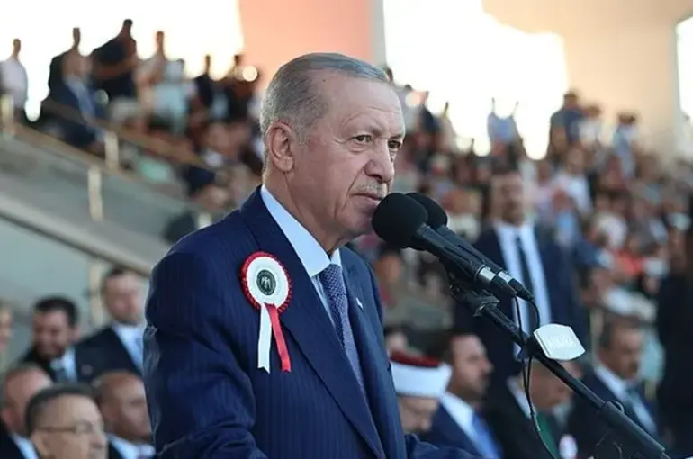 Cumhurbaşkanı Erdoğan: Hz. Mevlana'nın vizyonuyla bir ayağımız Anadolu'da diğeri tüm yeryüzünde!