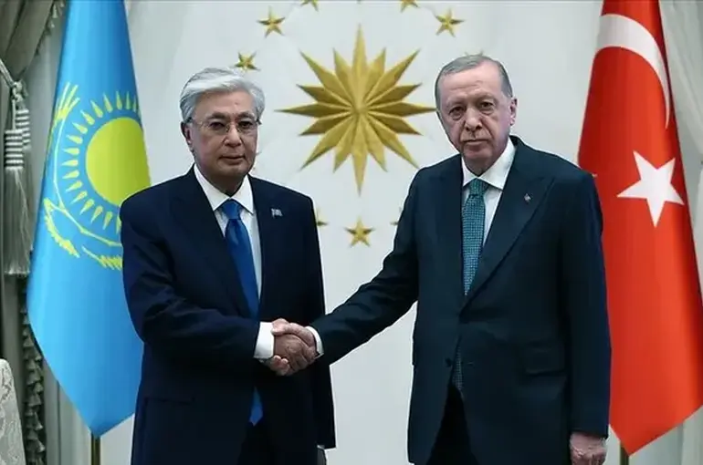 Cumhurbaşkanı Erdoğan, Tokayev ile Telefonda Görüştü: Türkiye-Kazakistan İlişkileri Masada