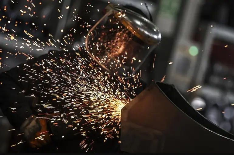 Deprem bölgesinde OHAL süresince işten çıkarma yasağı getirildi