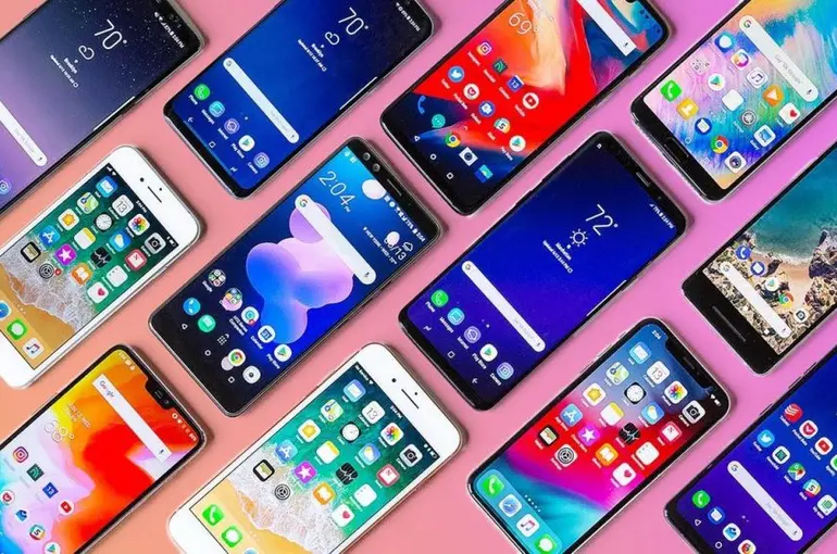 Dijital Çağ Yalnızlığı Derinleştiriyor: Akıllı Telefonlar Doğum Oranlarını Nasıl Etkiliyor?