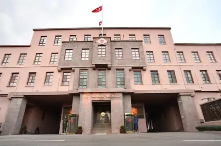 Ege’de Dikkat Çeken Gelişme! MSB’den Yunanistan’a Meis Üzerinden Kritik Uyarı
