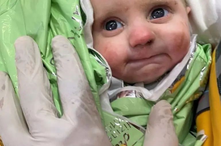 Enkazdan çıkan 'Mucize' bebeğin adı da 'Mucize' oldu; Anne babasından haber yok