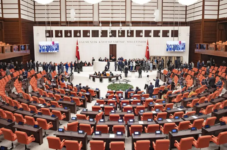 EYT artık mecliste! Stajyerler EYT kapsamına alınacak mı?