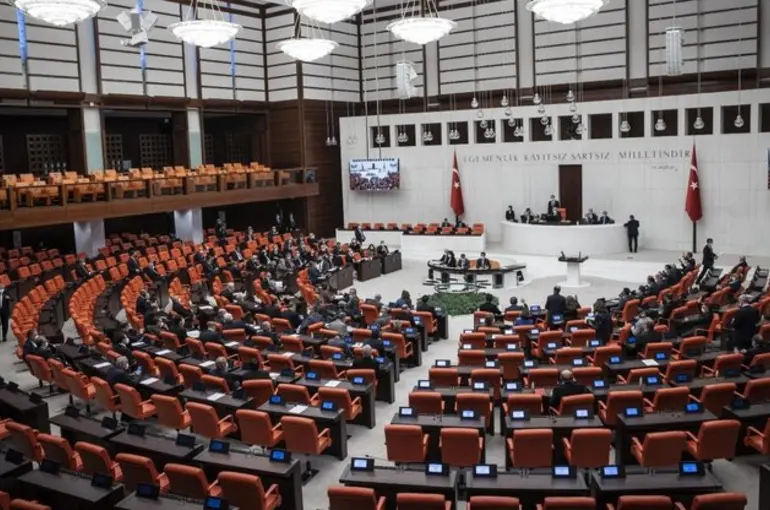 EYT Meclis'ten geçti! EYT staj konusunu kapsıyor mu?