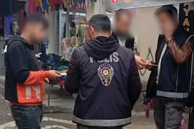  Göçmen Kaçakçılarına “KALKAN-31” Operasyonu! 1.298 Düzensiz Göçmen Yakalandı!