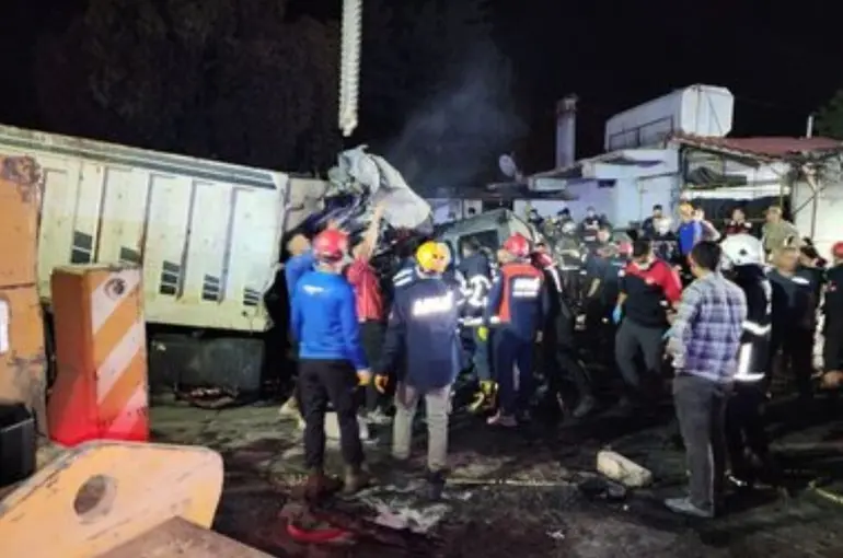 Hatay'da korkunç kaza! Kamyon asker uğurlamasına daldı: 12 Ölü 31 yaralı