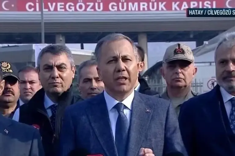 İçişleri Bakanı Yerlikaya: "Son 1 Ayda 52 Bin 622 Suriyeli Ülkesine Döndü"