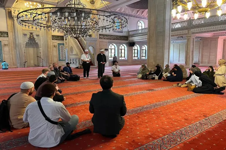 İspanya ve Hollanda’dan Mühtediler Konya’da İslam’ın Ruhunu Hissetti