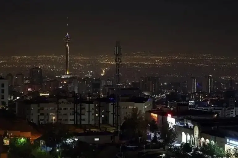 İsrail 3 Dalgalı Saldırı ile İran'ı Vurdu!