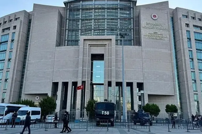 İstanbul Adalet Sarayı önündeki terör saldırısı olayında 48 şüpheli mahkemeye sevk edildi