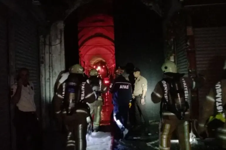 İstanbul'da Kapalıçarşı'da yangın paniği