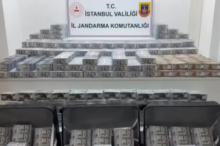 İstanbul’da Sahte Para Operasyonu! 4,5 Milyar Lira Değerinde Döviz Ele Geçirildi!
