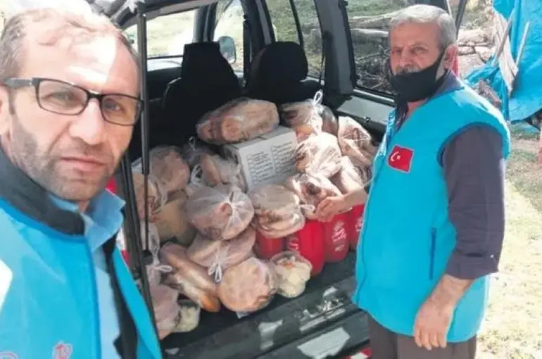 İyilikte Yarışan Konyalı İmam! Cemal Özkan’ın Örnek Hayır Çarşısı!