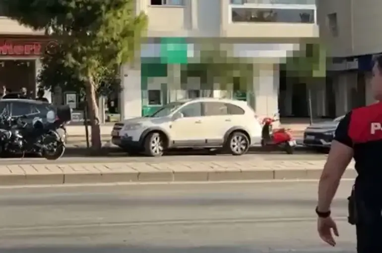 İzmir’de Bankada Dehşet! 5 Kişiyi Rehin Aldı, Özel Harekat Devreye Girdi